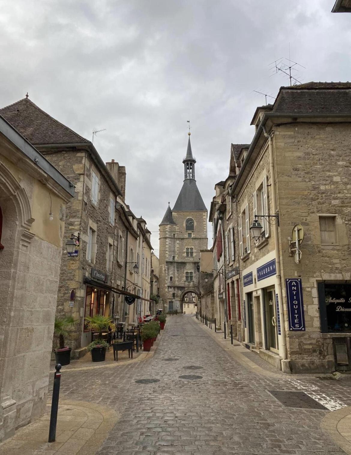 "La Petite Maison" Triplex Au Centre Ville - Les Terres Du Roy Avallon Bagian luar foto