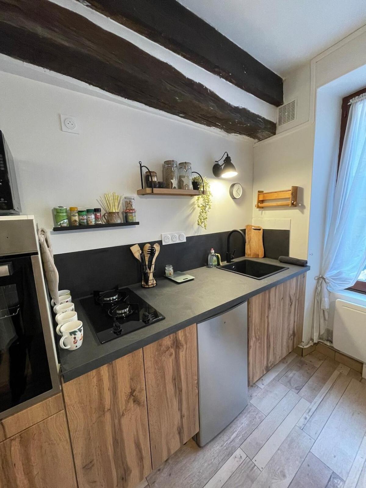 "La Petite Maison" Triplex Au Centre Ville - Les Terres Du Roy Avallon Bagian luar foto