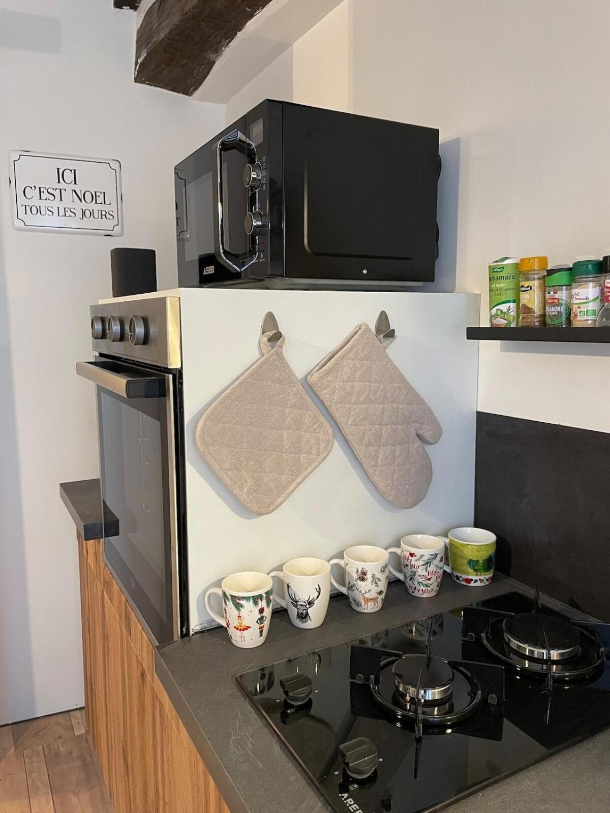 "La Petite Maison" Triplex Au Centre Ville - Les Terres Du Roy Avallon Bagian luar foto
