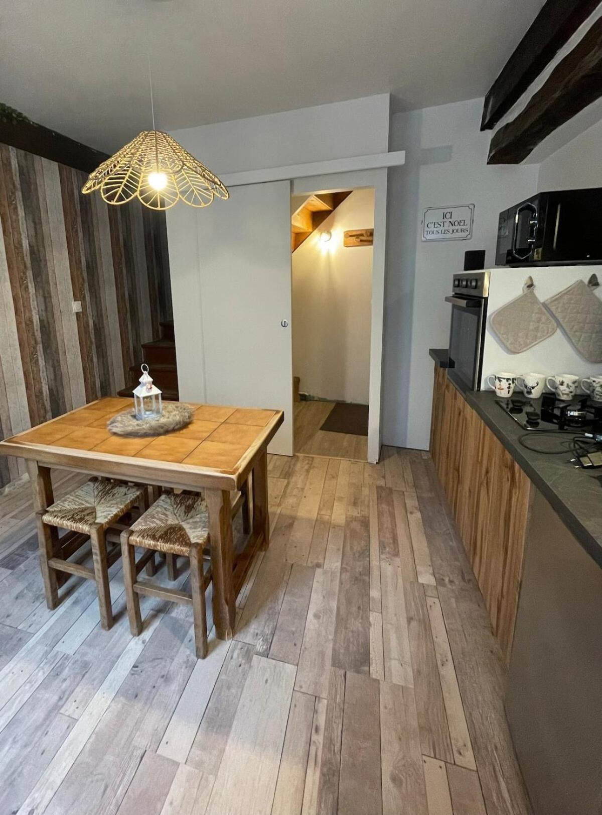 "La Petite Maison" Triplex Au Centre Ville - Les Terres Du Roy Avallon Bagian luar foto